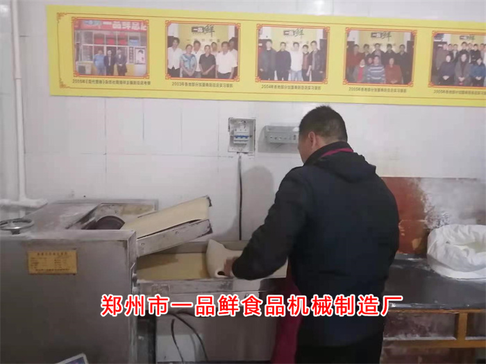 改行做面食批發的客戶選擇一品鮮燴面機(圖1) 改行做面食批發的客戶選擇一品鮮燴面機(圖1)