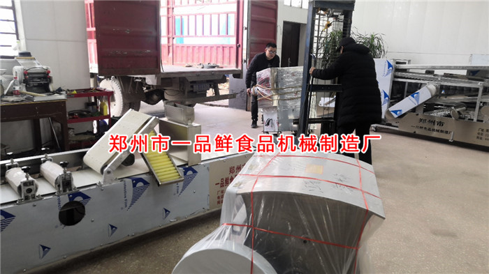 江蘇常州的客戶訂購的全套3型燴面機發(fā)貨了(圖1) 江蘇常州的客戶訂購的全套3型燴面機發(fā)貨了(圖1)