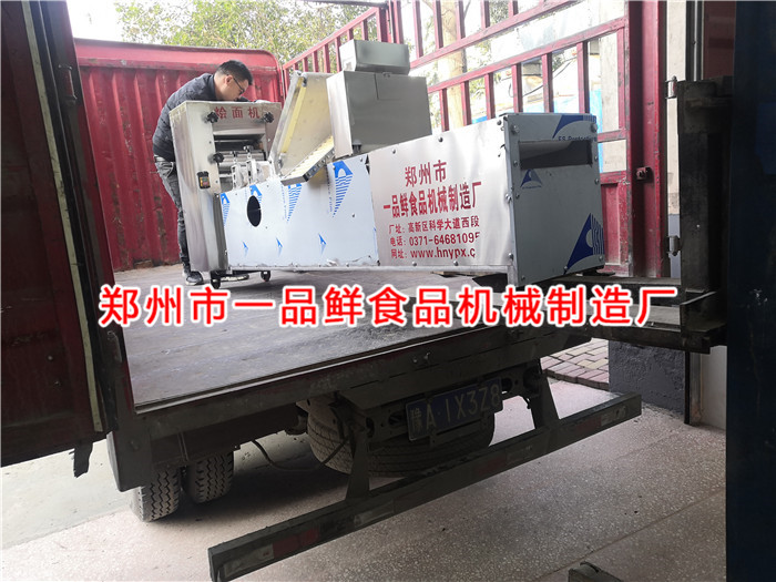 江蘇常州的客戶訂購的全套3型燴面機發(fā)貨了(圖3) 江蘇常州的客戶訂購的全套3型燴面機發(fā)貨了(圖3)