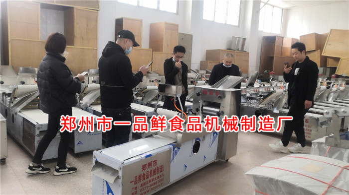 客戶訂購(gòu)全套面館燴面機(jī)設(shè)備(圖2) 客戶訂購(gòu)全套面館燴面機(jī)設(shè)備(圖2)