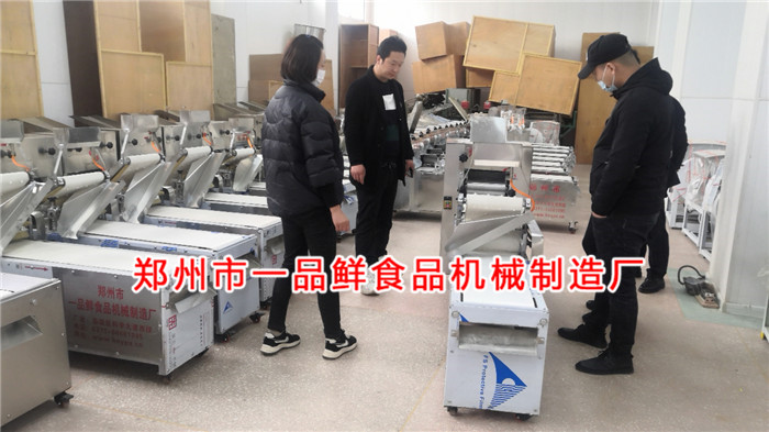 客戶訂購(gòu)全套面館燴面機(jī)設(shè)備(圖1) 客戶訂購(gòu)全套面館燴面機(jī)設(shè)備(圖1)