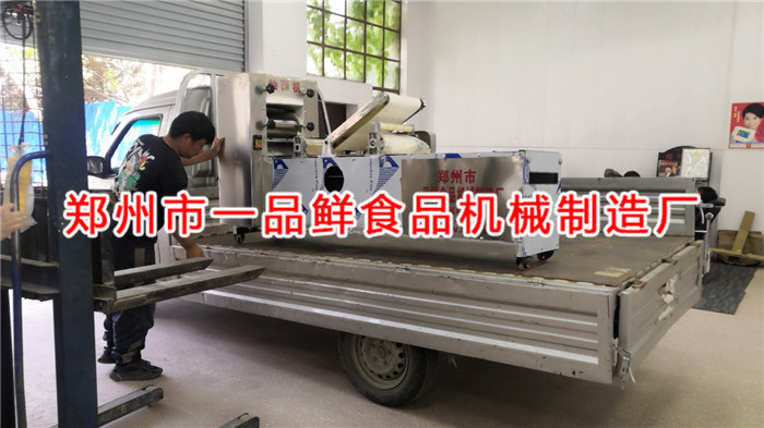 三門峽客戶訂購的全套面館自用燴面機發(fā)貨了(圖2)  三門峽客戶訂購的全套面館自用燴面機發(fā)貨了(圖2)