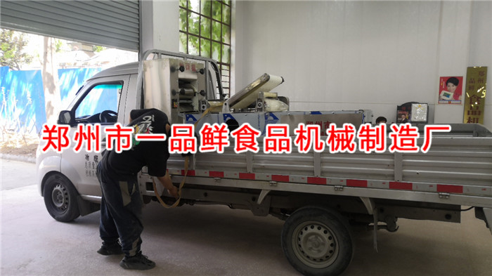 三門峽客戶訂購的全套面館自用燴面機發(fā)貨了(圖3)  三門峽客戶訂購的全套面館自用燴面機發(fā)貨了(圖3)