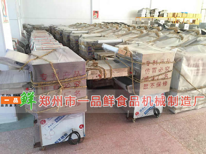 成品倉庫中的全自動揉壓機 成品倉庫中的全自動揉壓機