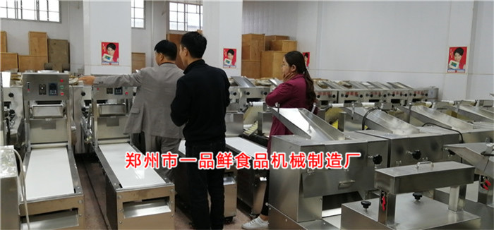 南陽(yáng)客戶考察燴面機(jī) 南陽(yáng)客戶考察燴面機(jī)