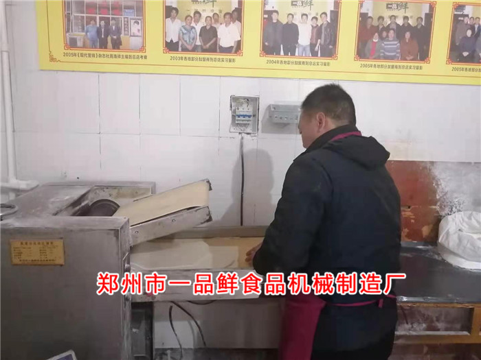 客戶在直營(yíng)門店進(jìn)行生產(chǎn)培訓(xùn) 客戶在直營(yíng)門店進(jìn)行生產(chǎn)培訓(xùn)