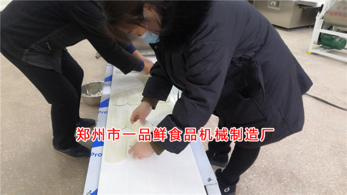 燴面機調試中 燴面機調試中