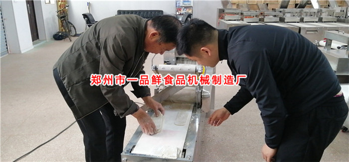 燴面機調試完畢 燴面機調試完畢