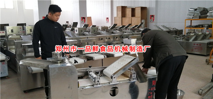 燴面機現場調試中 燴面機現場調試中