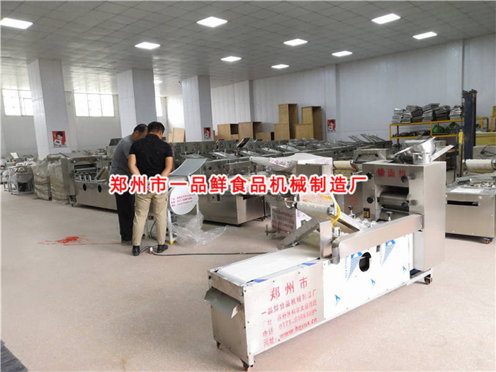 客戶訂購燴面機現場調試 客戶訂購燴面機現場調試