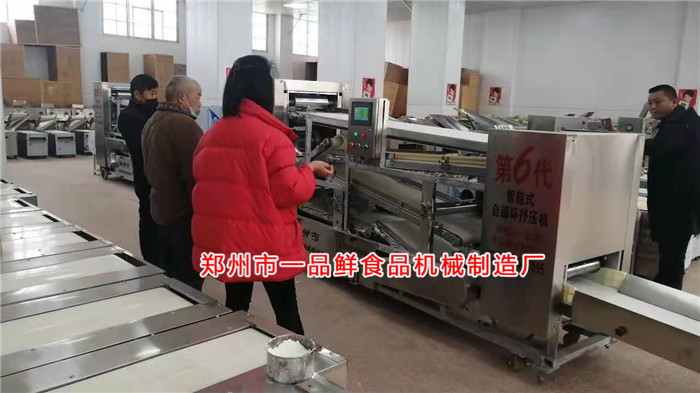 自循環揉壓機演示工作中 自循環揉壓機演示工作中