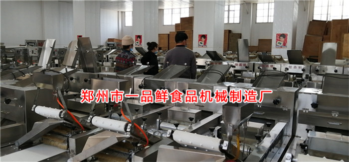 調料店老板考察燴面機 調料店老板考察燴面機