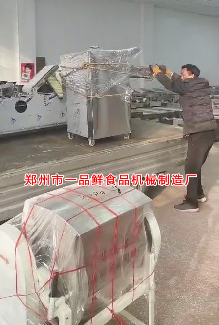 駐馬店客戶訂購燴面機裝車中 駐馬店客戶訂購燴面機裝車中