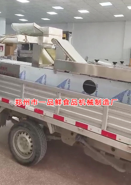 全套燴面機設備裝車完畢 全套燴面機設備裝車完畢