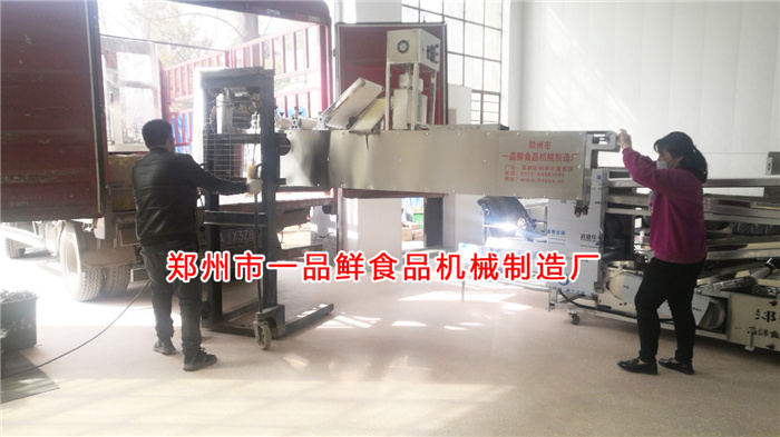 燴面機裝車發貨 燴面機裝車發貨