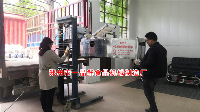 面館燴面機裝車中 面館燴面機裝車中