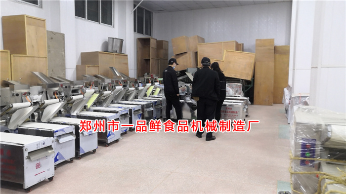 老客戶連夜前來考察多功能成型機設備 老客戶連夜前來考察多功能成型機設備