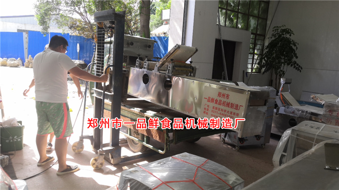 批發用燴面機裝車 批發用燴面機裝車