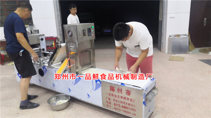 新鄭客戶定購的燴面機生產調試中 新鄭客戶定購的燴面機生產調試中